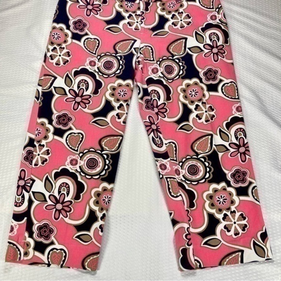 Madison Capri Pants Womens 10 Pink Black Floral Cotton Mid Rise Straight Leg - Picture 3 of 10